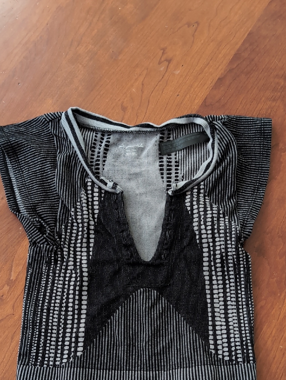 Urban Outfitters Black & Gray Patterned Short Sleeve Top